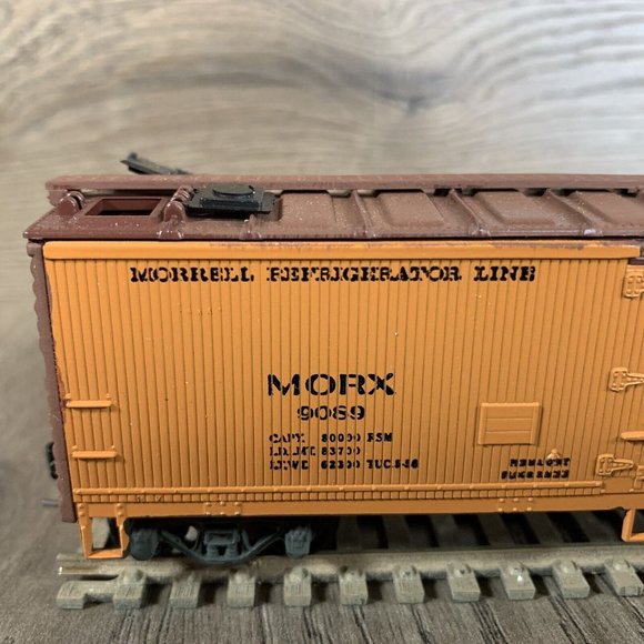 Athearn 5207 40' MORX 9089 Morrell Meats Scribed Reefer HO Scale - Picture 3 of 12